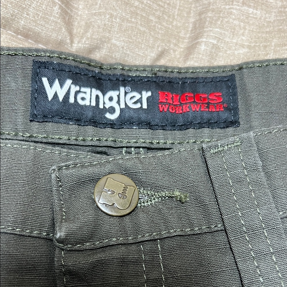 NWT Wrangler Riggs Workwear Men's Ranger Relaxed Fit Pants 44x30 - Picture 2 of 13